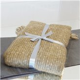 Miękki pled moherowy w oliwkowym kolorze