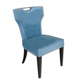 Krzesło tapicerowane niebieskim welurem ze srebrnym uchwytem i srebrnymi nitami Vittdria 58/65/95 cm