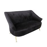 Marguesa czarna sofa tapicerowana welurem osadzona na złotych nóżkach 151/85/85 cm