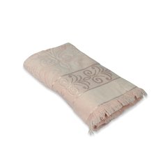 Ręcznik żakardowy w kolorze różowym z ozdobnym strzępieniem na końcach 100x150 cm