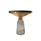 Stolik kawowy szaro-złoty osadzony na szklanej nodze Bottle Table 50/53 cm