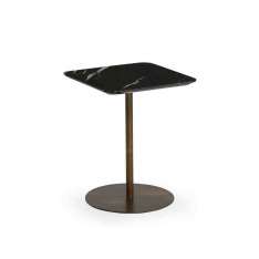 Kwadratowy stolik boczny z marmuru B&T Design NOA