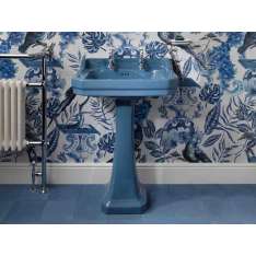 Prostokątna umywalka na postumencie z porcelany Vitreous China Burlington Bathrooms ALASKA BLUE
