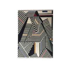 Ręcznie wykonany prostokątny dywanik wełniany o geometrycznych kształtach Carpets CC by Cecilia Setterdahl I LOOKED EVERYWHERE