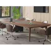 Owalny stół konferencyjny z drewna fornirowanego z systemem prowadzenia kabli Ersa Mikado