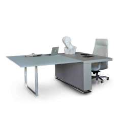Szklane biurko dla kadry kierowniczej z systemem zarządzania kablami Estel Group Deck