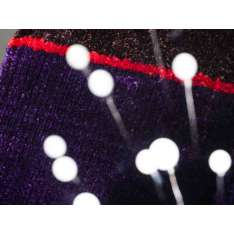 Dywanik z wiskozy wykonany ręcznie w jednolitym kolorze G.T.Design Campi di Gravità