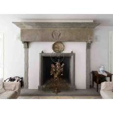 Kominek z kamienia naturalnego montowany na ścianie Gh Lazzerini Fireplace 12