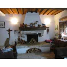 Kominek z kamienia naturalnego montowany na ścianie Gh Lazzerini Fireplace 21