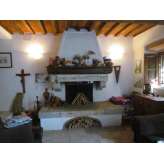 Kominek z kamienia naturalnego montowany na ścianie Gh Lazzerini Fireplace 21