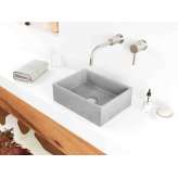Nablatowa prostokątna betonowa umywalka z ręcznym spłukiwaniem Gravelli BOX MINI