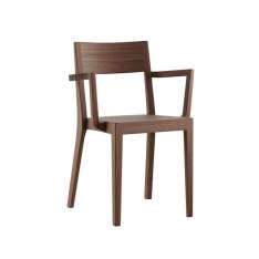 Sztaplowane krzesło z litego drewna z podłokietnikami Horgenglarus Miro