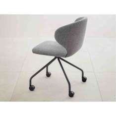 Krzesło z tkaniny tapicerowanej na kółkach Miniforms MULA