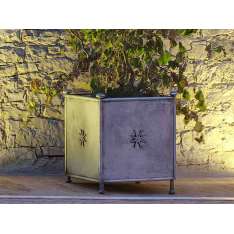 Żelazny wazon ogrodowy Officinaciani MONASTERO