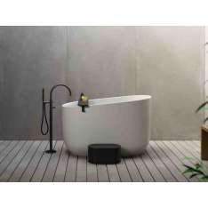 Wolnostojąca wanna owalna Korakril™ z siedziskiem Rexa Design DIP