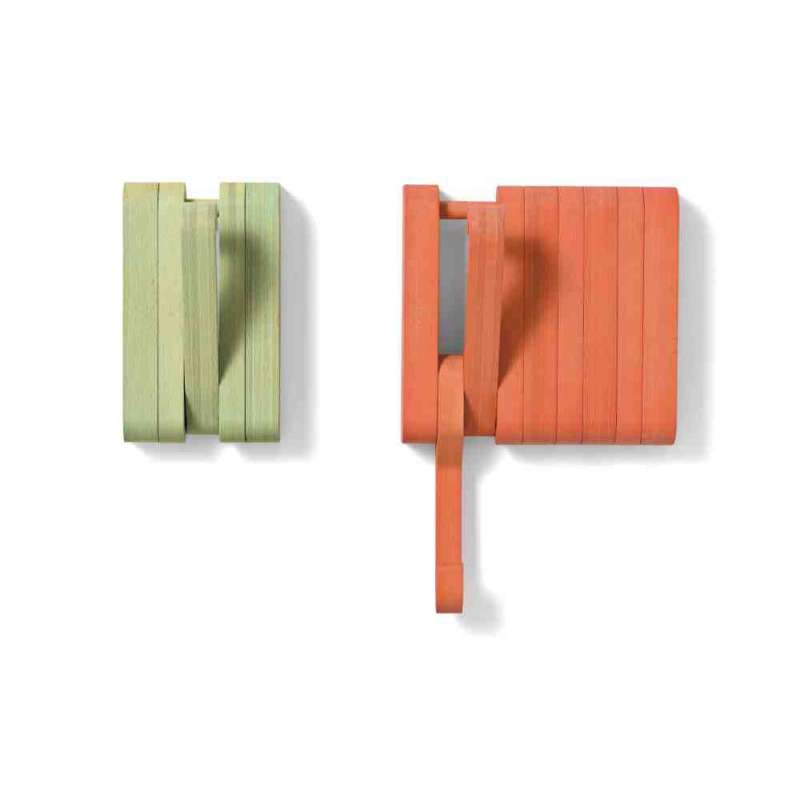 Sculptures Jeux HIDDEN Naścienny wieszak na ubrania z litego drewna