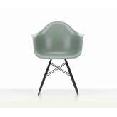 Vitra Eames Fiberglass Armchair DAW