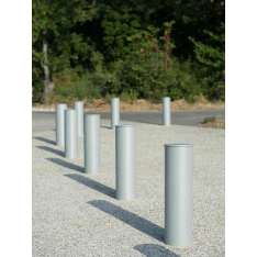 Univers et Cité Tiby Bollard