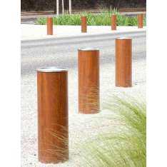 Univers et Cité Exotica Bollard