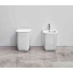 NIC Design Semplice floor-mounted toilet with unconventional set-out measurement