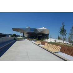 mmcité port | Wall-mounted bench