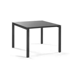 Manutti Trento dining table