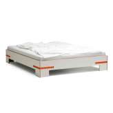 Magazin® Gurtbett | Bed white, orange straps