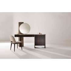Laurameroni Outfit Vanity | Console