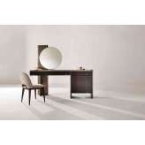 Laurameroni Outfit Vanity | Console