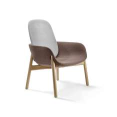 Infiniti Peb wooden legs high back
